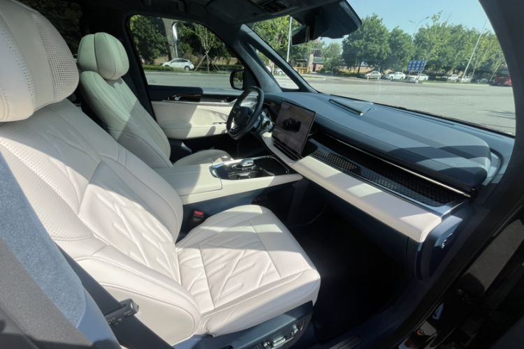 Used Zeekr 009 2024 7-Seater Aisle Version 108 kWh Interior 12