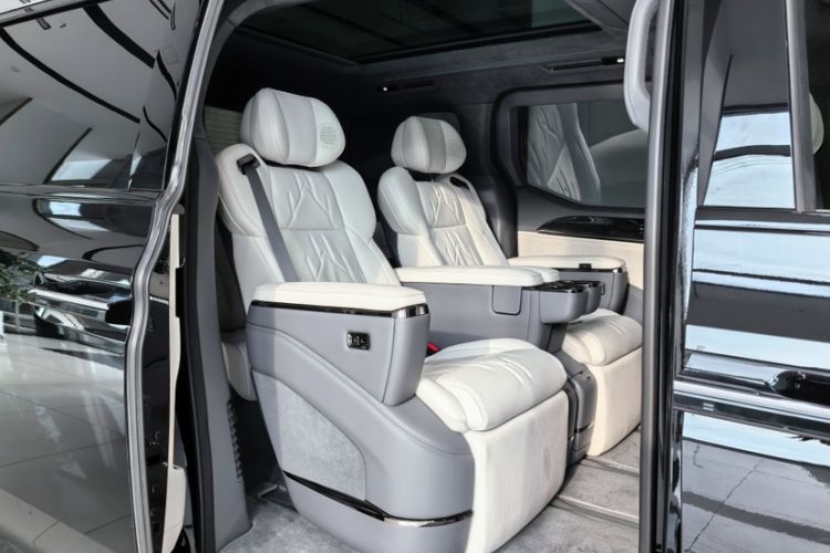 Used Zeekr 009 2024 Six-Seat Executive Version 4WD 108 kWh Interior 12