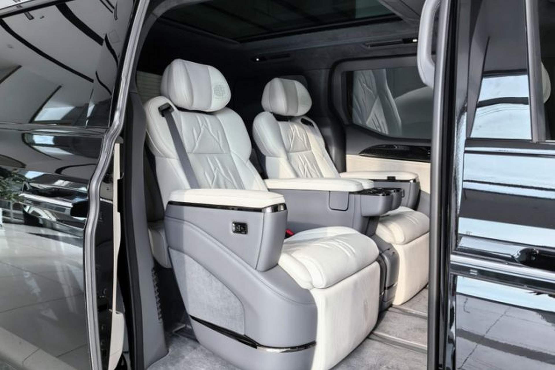 Used Zeekr 009 2024 Six-Seat Executive Version 4WD 108 kWh Interior 12