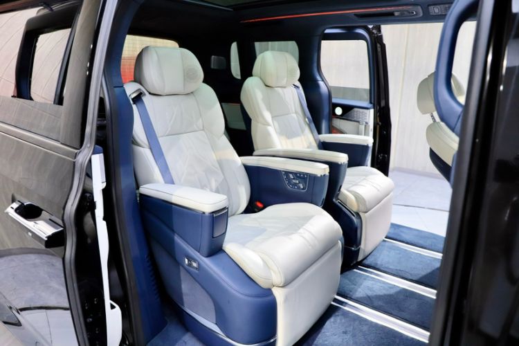 Used Zeekr 009 2024 7-Seater Walk-Through Version Four-Wheel Drive 108 kWh Interior 12