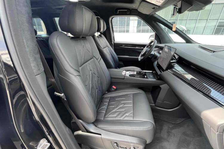 Used Zeekr 009 2024 7-Seater Aisle Version 108 kWh Interior 12