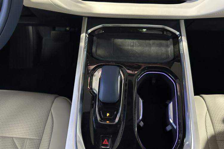 Used Zeekr 009 2024 7-Seater Aisle Version 108 kWh Interior 13