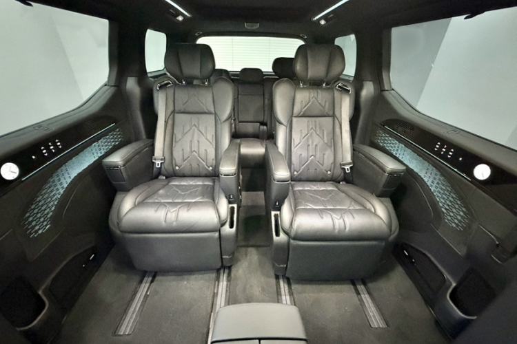 Used Zeekr 009 2024 7-Seater Walk-Through Version Four-Wheel Drive 108 kWh Interior 2