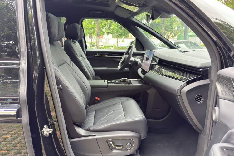Used Zeekr 009 2024 7-Seater Walk-Through Version Four-Wheel Drive 108 kWh Interior 2