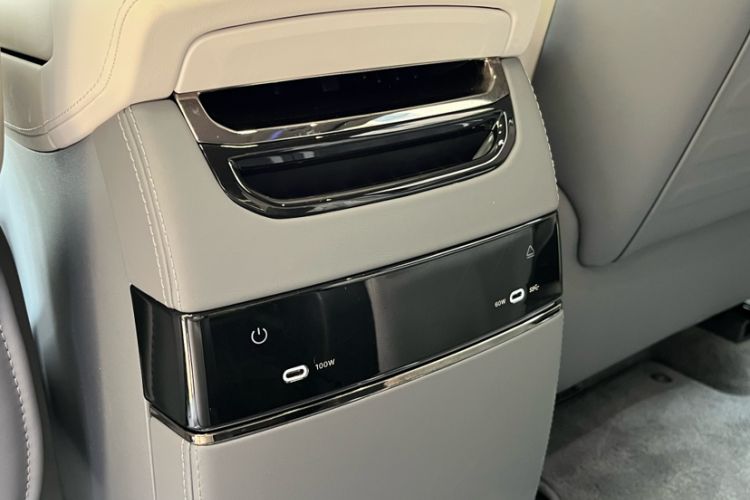 Used Zeekr 009 2024 7-Seater Aisle Version 108 kWh Interior 2