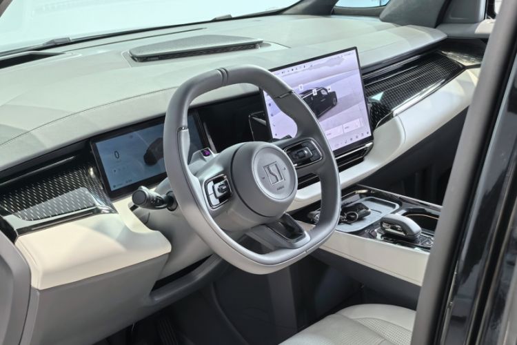 Used Zeekr 009 2024 Six-Seat Executive Version 4WD 108 kWh Interior 2