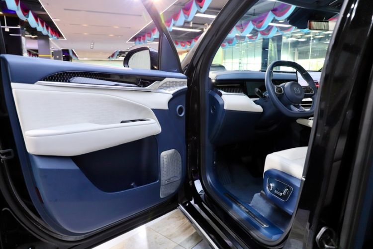 Used Zeekr 009 2024 7-Seater Walk-Through Version Four-Wheel Drive 108 kWh Interior 2