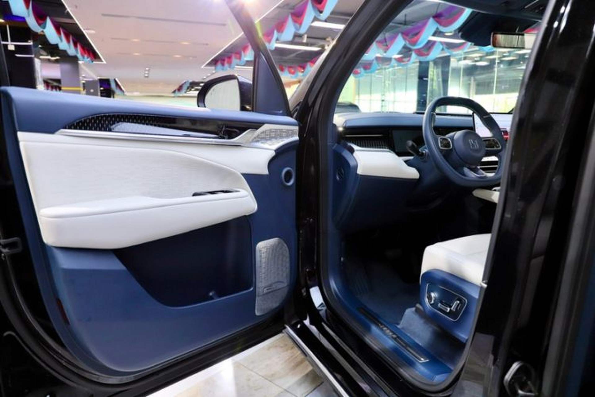 Used Zeekr 009 2024 7-Seater Walk-Through Version Four-Wheel Drive 108 kWh Interior 2
