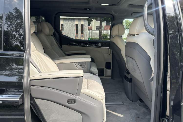 Used Zeekr 009 2024 7-Seater Walk-Through Version Four-Wheel Drive 108 kWh Interior 2