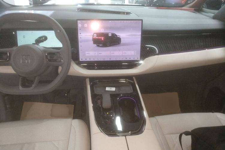 Used Zeekr 009 2024 7-Seater Aisle Version 108 kWh Interior 2