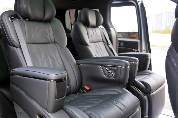 Used Zeekr 009 2024 7-Seater Walk-Through Version Four-Wheel Drive 108 kWh Interior 2