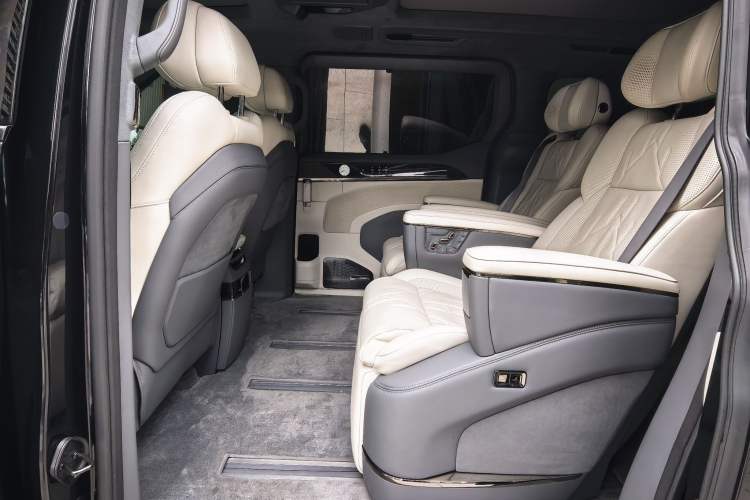 Used Zeekr 009 2024 7-Seater Walk-Through Version Four-Wheel Drive 108 kWh Interior 2