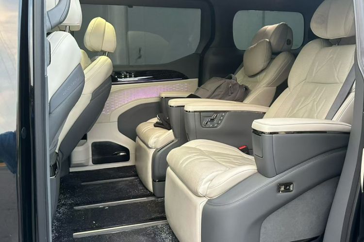 Used Zeekr 009 2024 7-Seater Aisle Version 108 kWh Interior 2