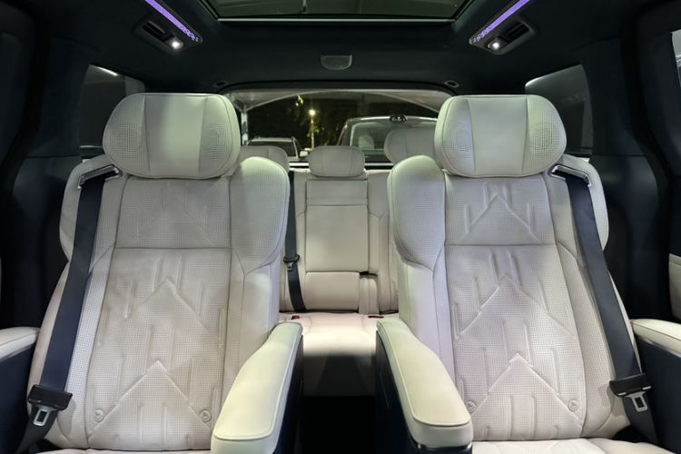 Used Zeekr 009 2024 7-Seater Aisle Version 108 kWh Interior 3