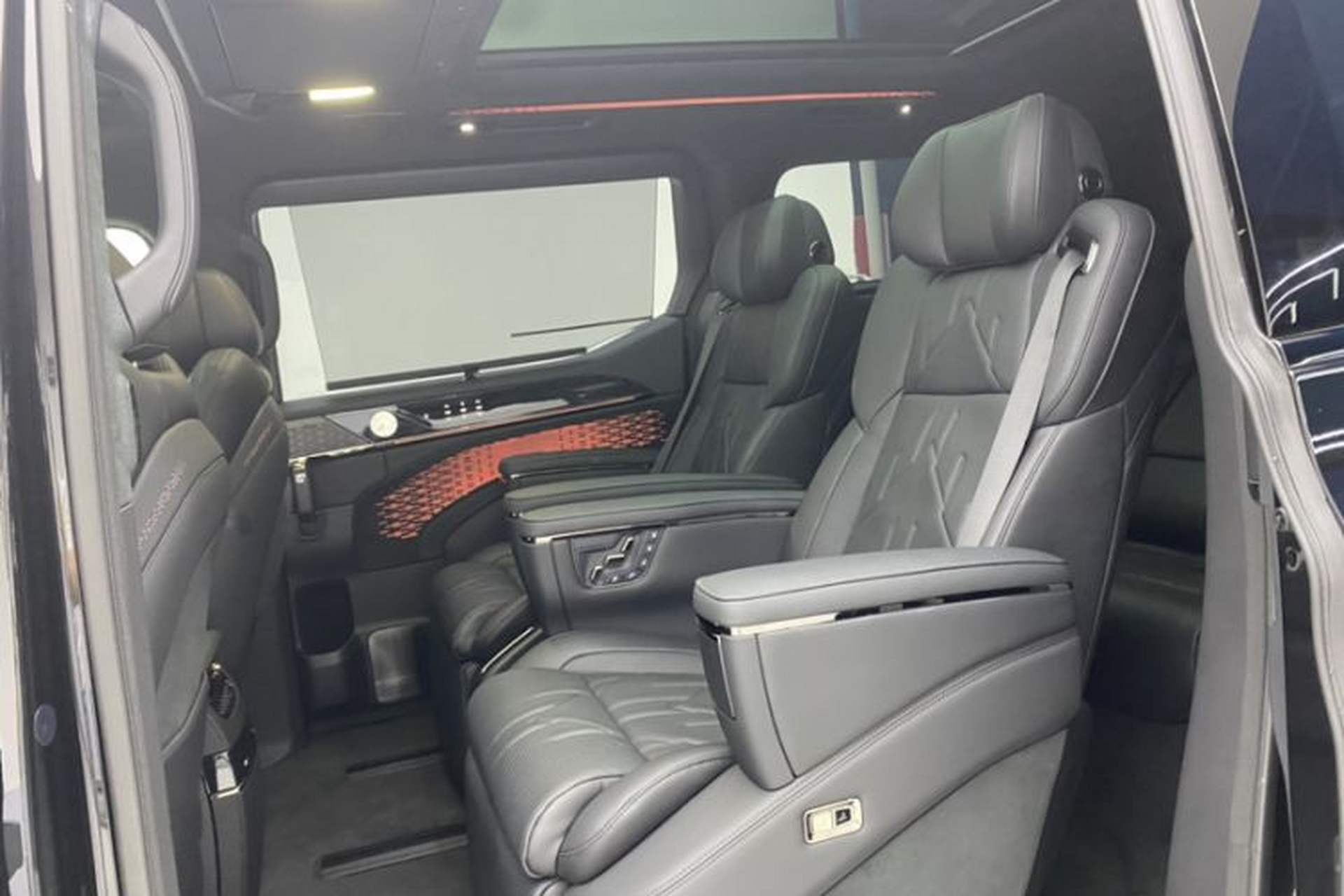 Used Zeekr 009 2024 7-Seater Aisle Version 108 kWh Interior 3