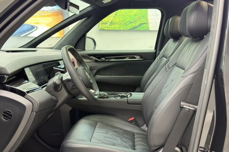 Used Zeekr 009 2024 7-Seater Walk-Through Version Four-Wheel Drive 108 kWh Interior 3