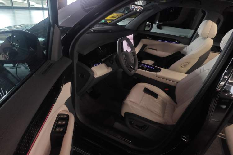 Used Zeekr 009 2024 7-Seater Walk-Through Version Four-Wheel Drive 108 kWh Interior 3