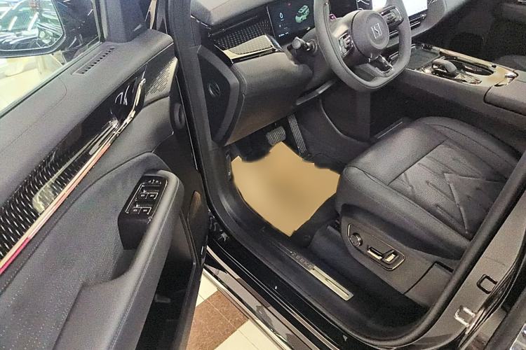 Used Zeekr 009 2024 7-Seater Aisle Version 108 kWh Interior 3