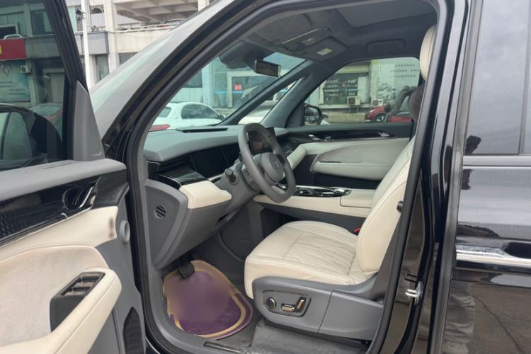 Used Zeekr 009 2024 7-Seater Aisle Version 108 kWh Interior 3