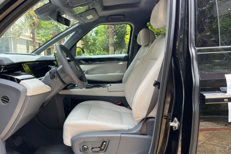 Used Zeekr 009 2024 7-Seater Aisle Version 108 kWh Interior 3