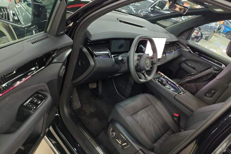 Used Zeekr 009 2024 7-Seater Aisle Version 108 kWh Interior 3