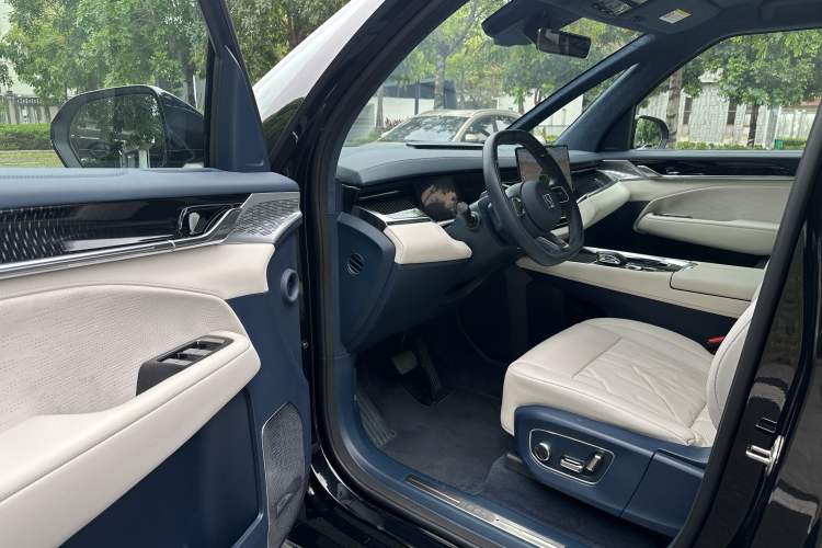 Used Zeekr 009 2024 7-Seater Walk-Through Version Four-Wheel Drive 108 kWh Interior 3