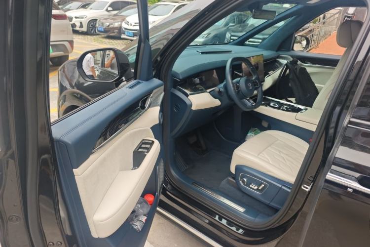 Used Zeekr 009 2024 7-Seater Walk-Through Version Four-Wheel Drive 108 kWh Interior 3