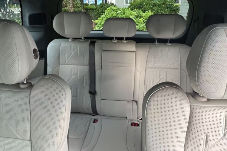 Used Zeekr 009 2024 7-Seater Walk-Through Version Four-Wheel Drive 108 kWh Interior 3