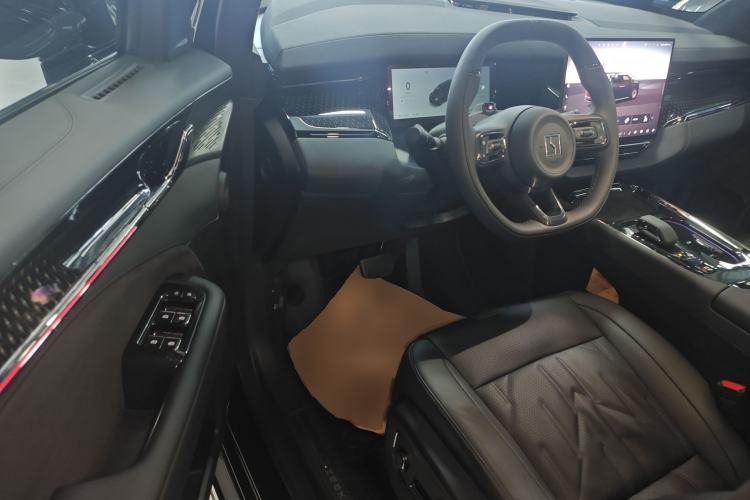 Used Zeekr 009 2024 7-Seater Walk-Through Version Four-Wheel Drive 108 kWh Interior 3