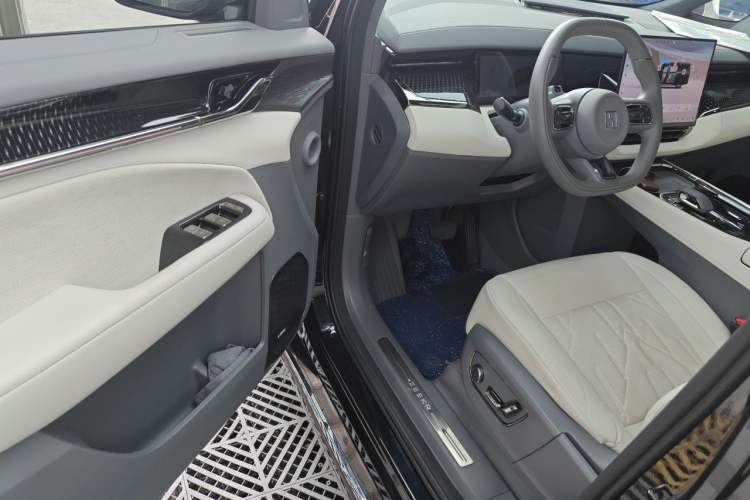 Used Zeekr 009 2024 7-Seater Walk-Through Version Four-Wheel Drive 108 kWh Interior 3