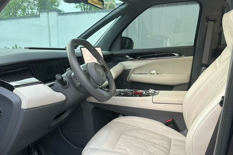 Used Zeekr 009 2024 7-Seater Aisle Version 108 kWh Interior 3