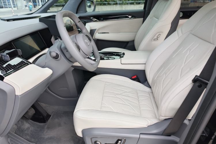 Used Zeekr 009 2024 7-Seater Walk-Through Version Four-Wheel Drive 108 kWh Interior 3