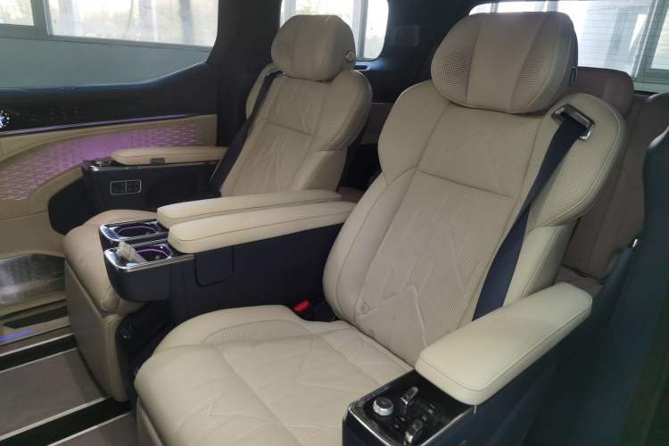 Used Zeekr 009 2024 Six-Seat Executive Version 4WD 108 kWh Interior 4