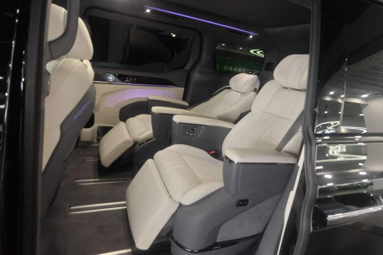Used Zeekr 009 2024 7-Seater Walk-Through Version Four-Wheel Drive 108 kWh Interior 4