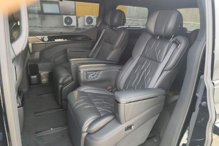 Used Zeekr 009 2024 7-Seater Walk-Through Version Four-Wheel Drive 108 kWh Interior 4