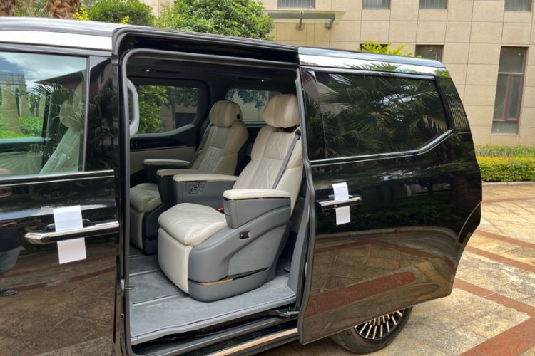 Used Zeekr 009 2024 7-Seater Aisle Version 108 kWh Interior 4