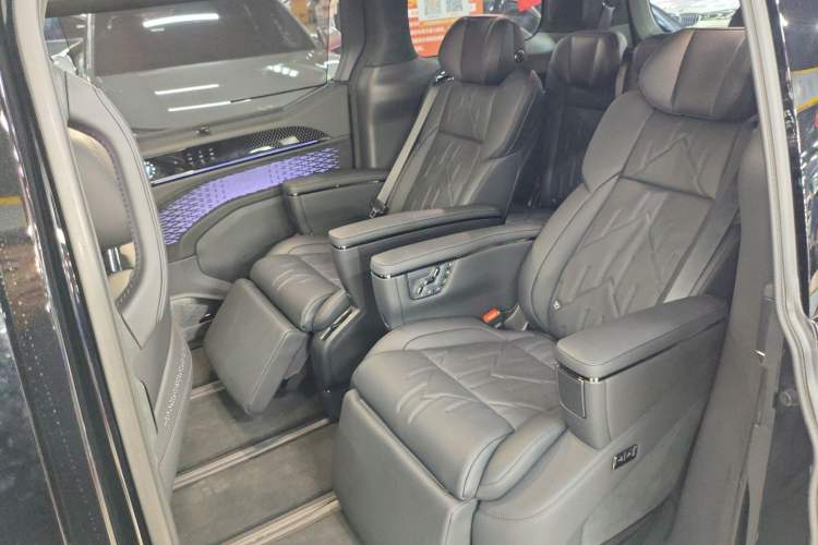 Used Zeekr 009 2024 7-Seater Aisle Version 108 kWh Interior 4