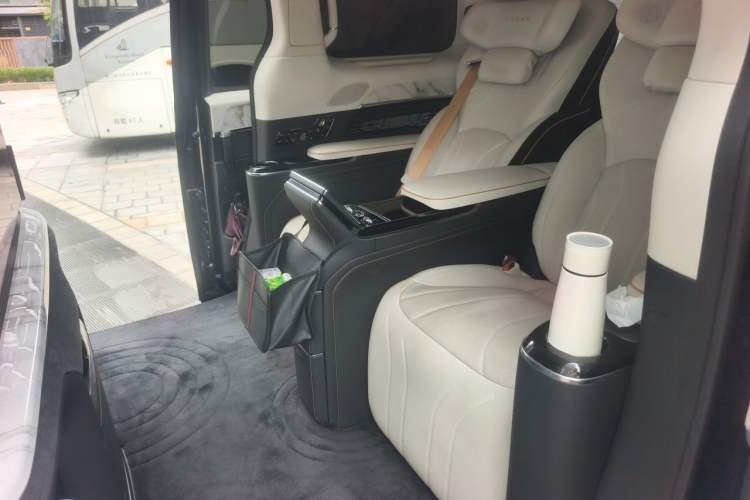 Used Zeekr 009 2024 GAC Trumpchi Interior 4