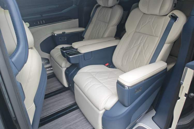 Used Zeekr 009 2024 Six-Seat Executive Version 4WD 108 kWh Interior 4