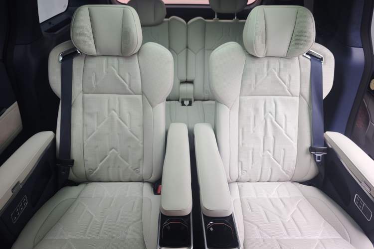 Used Zeekr 009 2024 Six-Seat Executive Version 4WD 108 kWh Interior 4