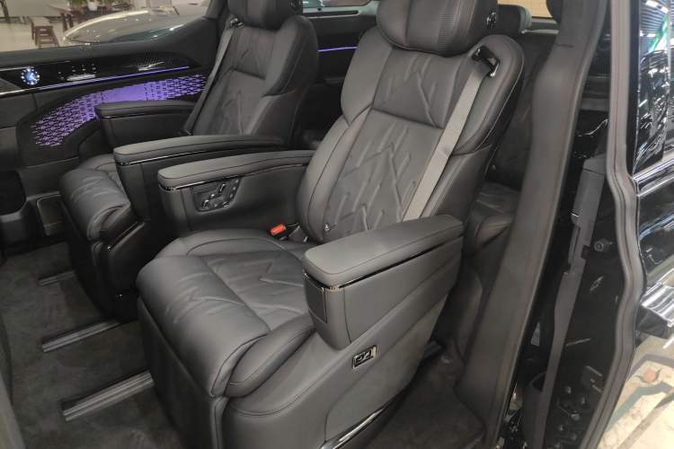 Used Zeekr 009 2024 7-Seater Aisle Version 108 kWh Interior 4