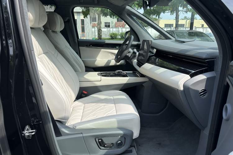 Used Zeekr 009 2024 7-Seater Walk-Through Version Four-Wheel Drive 108 kWh Interior 4