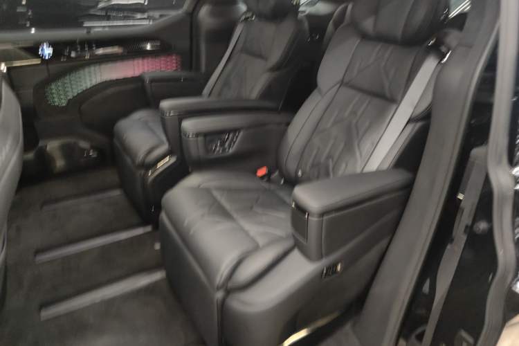 Used Zeekr 009 2024 7-Seater Aisle Version 108 kWh Interior 4
