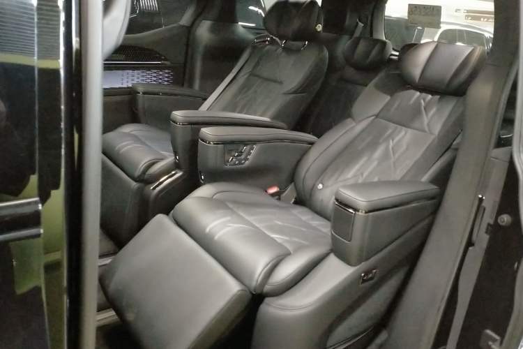 Used Zeekr 009 2024 7-Seater Aisle Version 108 kWh Interior 4