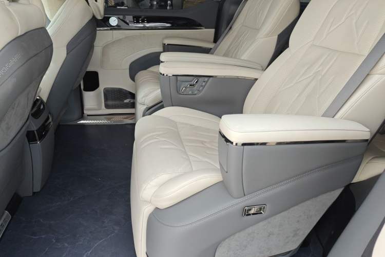 Used Zeekr 009 2024 7-Seater Walk-Through Version Four-Wheel Drive 108 kWh Interior 4