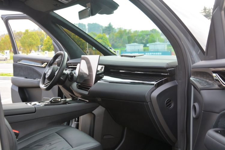 Used Zeekr 009 2024 7-Seater Walk-Through Version Four-Wheel Drive 108 kWh Interior 4