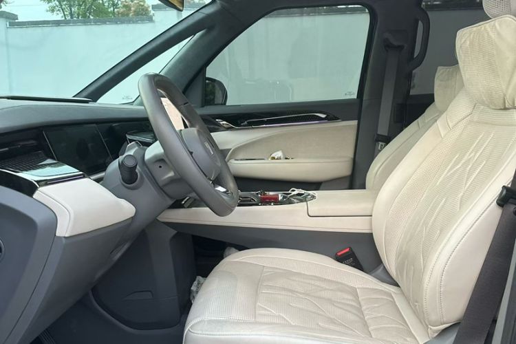 Used Zeekr 009 2024 7-Seater Aisle Version 108 kWh Interior 4