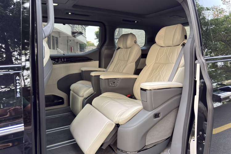 Used Zeekr 009 2024 7-Seater Walk-Through Version Four-Wheel Drive 108 kWh Interior 4