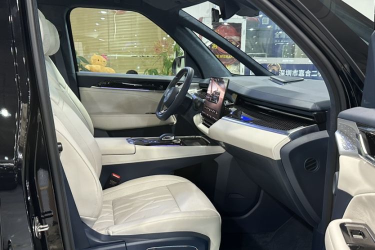 Used Zeekr 009 2024 7-Seater Aisle Version 108 kWh Interior 5