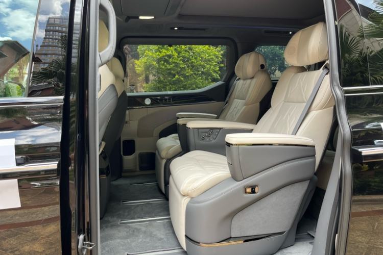 Used Zeekr 009 2024 7-Seater Aisle Version 108 kWh Interior 5